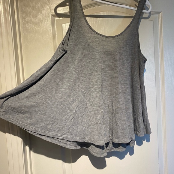 American Eagle Outfitters - Flowy Grey Crop Tank Top - Picture 2 of 8